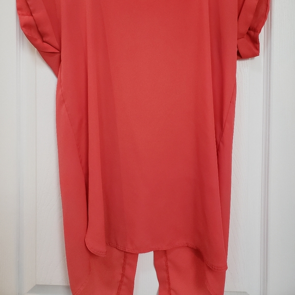 6/$20 Coral Blouse like Tee - Picture 2 of 4